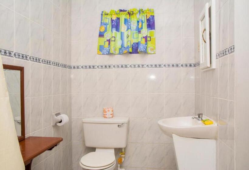 اتاق اکونومی, Windjammer International Cuisine & Comfort Inn