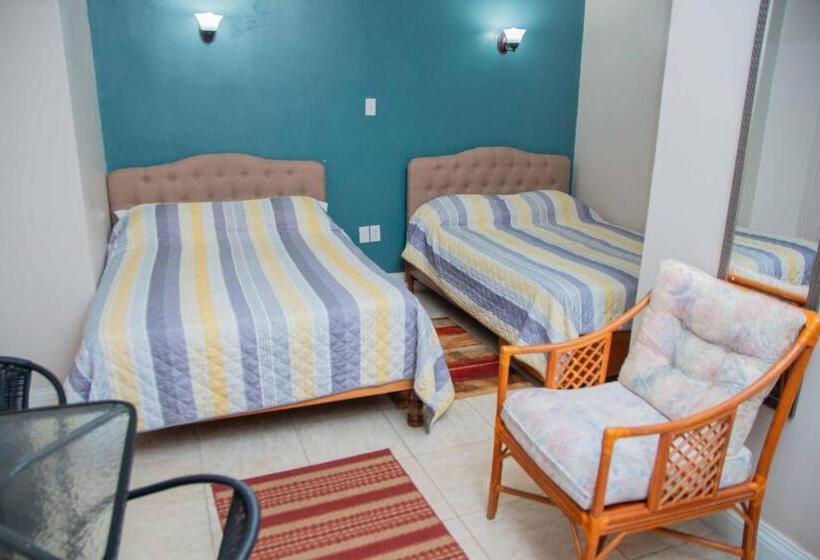 اتاق لوکس, Windjammer International Cuisine & Comfort Inn