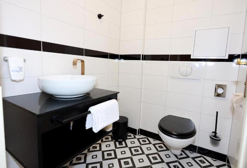 سوییت, Art Deco Wolker By Astoria Hotel & Medical Spa