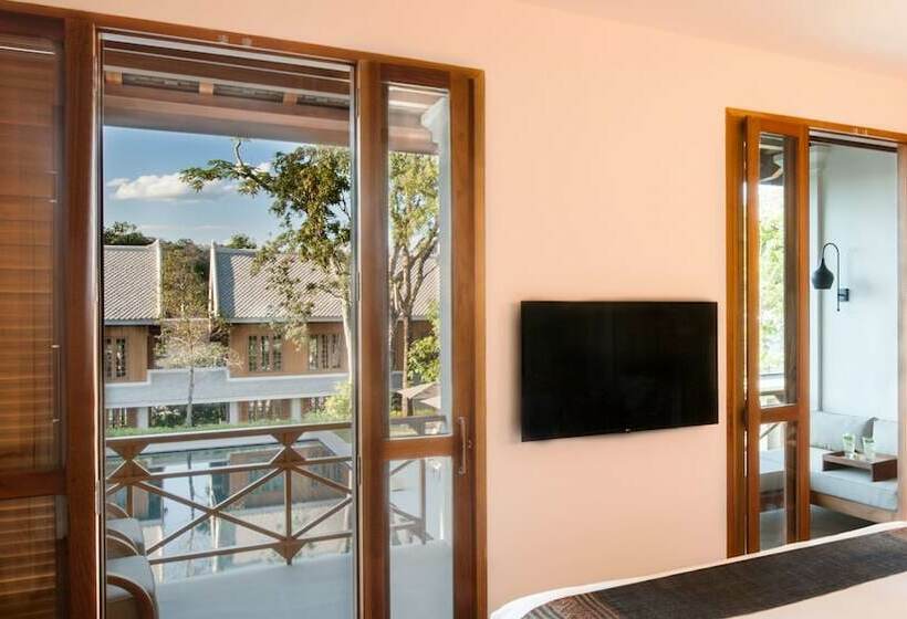 غرفة ديلوكس مطلة على حمام السباحة, Avani+ Luang Prabang