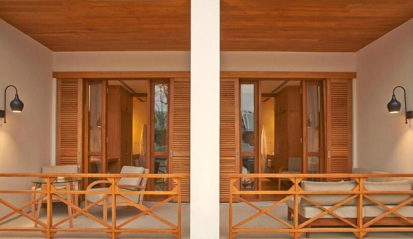 غرفة ديلوكس مطلة على حمام السباحة, Avani+ Luang Prabang