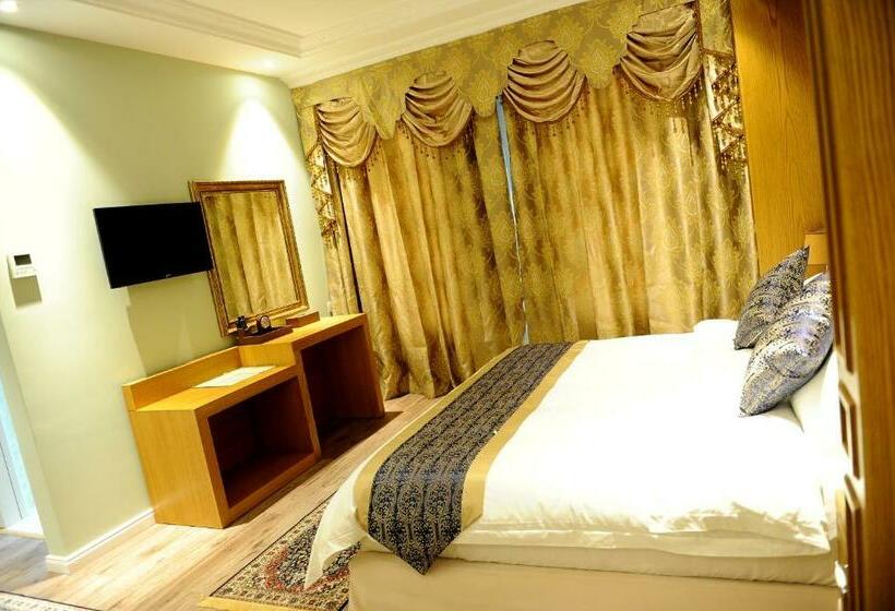 اتاق لوکس, Britania