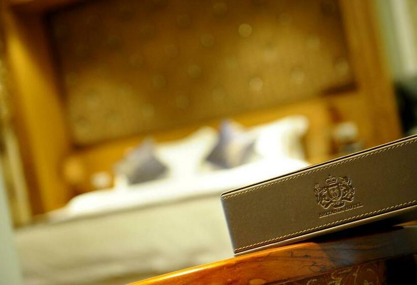 اتاق لوکس, Britania