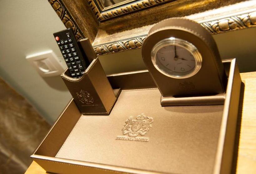 اتاق لوکس, Britania