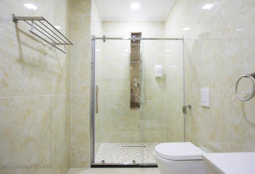 سوییت لوکس, Britania