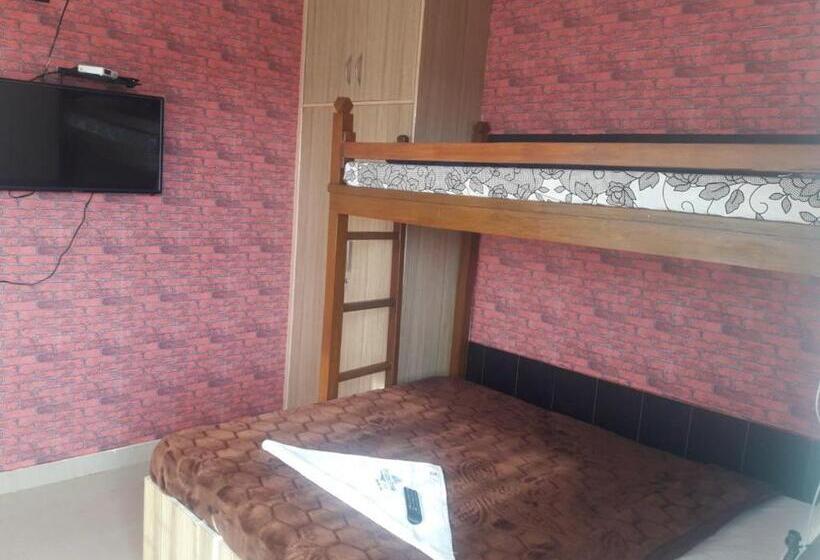 اتاق اکونومی, Drizzledrop Inn