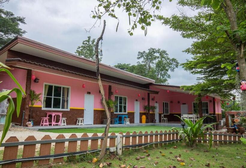 Семейный Номер Вид на Сад, Tanihill Resort