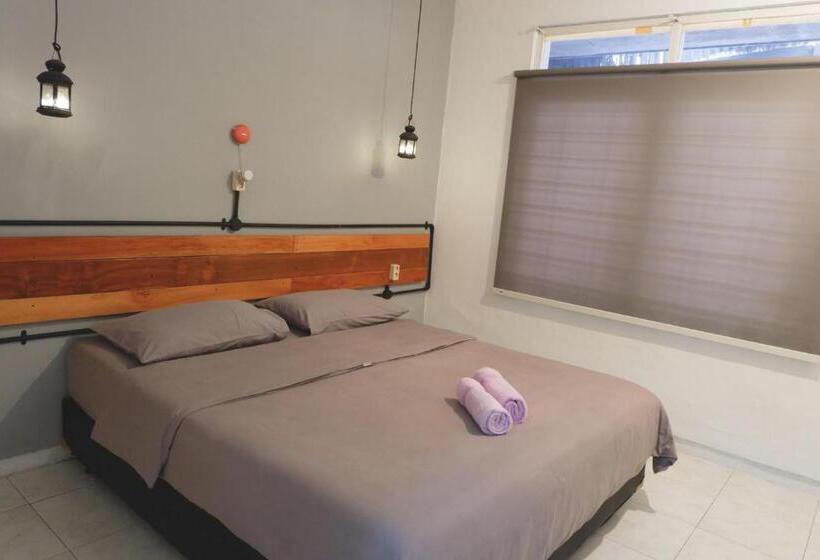 带共用浴室的标准房间, Buton Backpacker Lodge