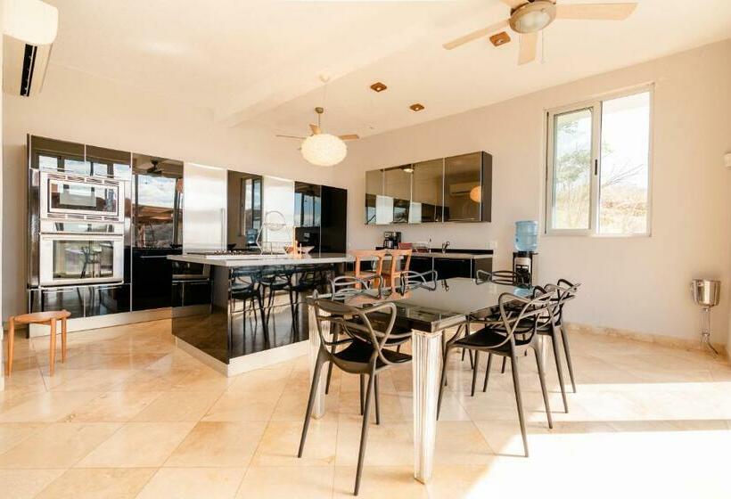 Номер Deluxe Вид на Море с Балконом, Casa Chachacha