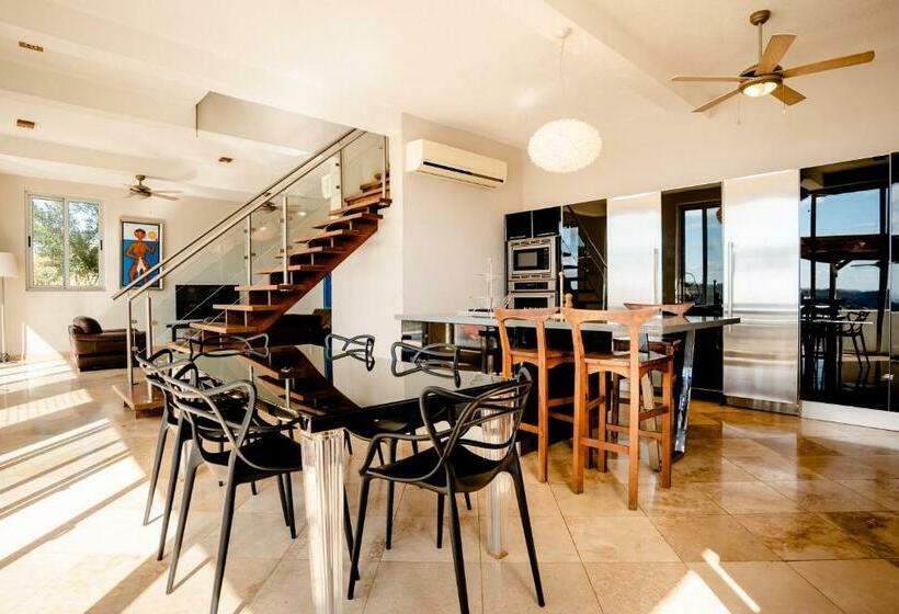 اتاق لوکس با بالکن و چشمانداز دریا, Casa Chachacha