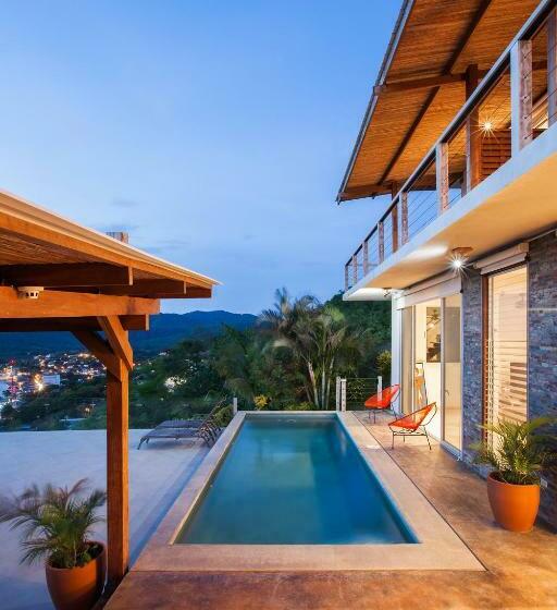 اتاق لوکس با بالکن و چشمانداز دریا, Casa Chachacha