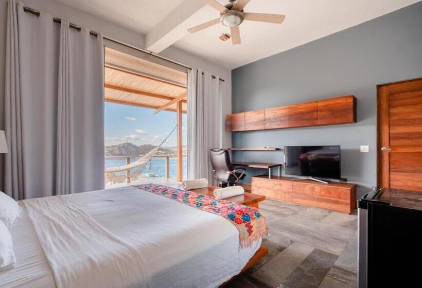 اتاق لوکس با بالکن و چشمانداز دریا, Casa Chachacha