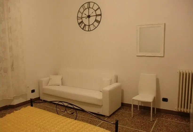 اتاق استاندارد سه نفره, Holiday Pisa Gare