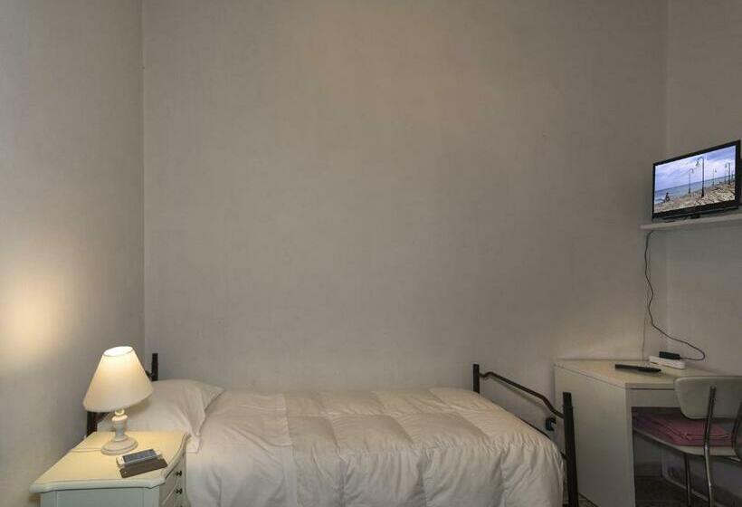 اتاق استاندارد یک نفره, Holiday Pisa Gare
