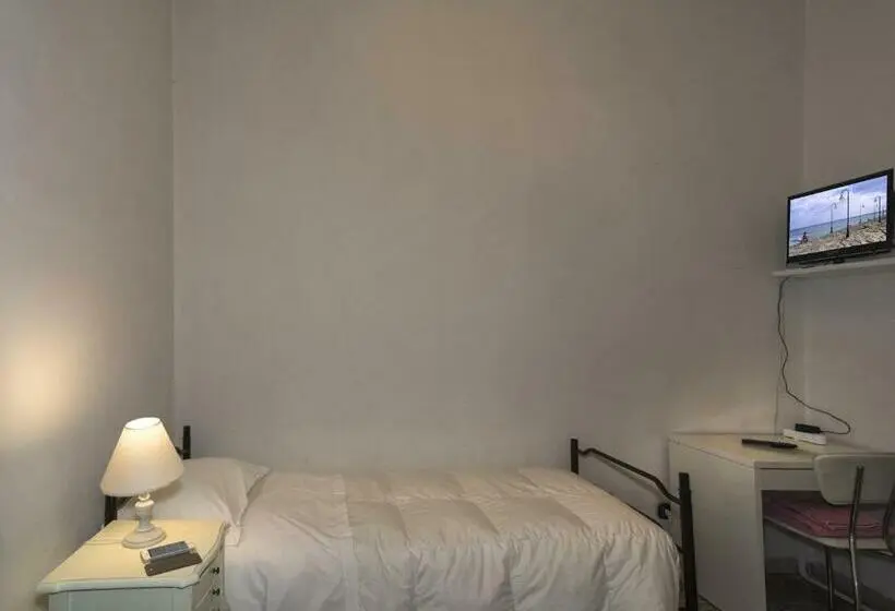 اتاق استاندارد یک نفره, Holiday Pisa Gare