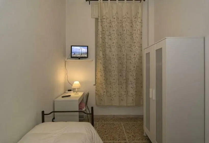 اتاق استاندارد یک نفره, Holiday Pisa Gare
