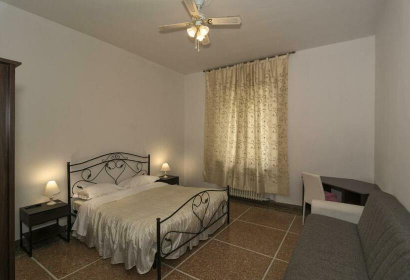 اتاق استاندارد سه نفره, Holiday Pisa Gare