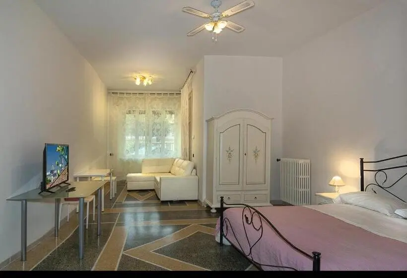 اتاق استاندارد سه نفره, Holiday Pisa Gare