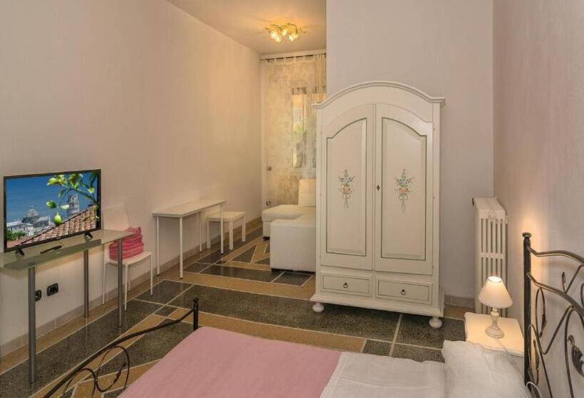 اتاق استاندارد سه نفره, Holiday Pisa Gare