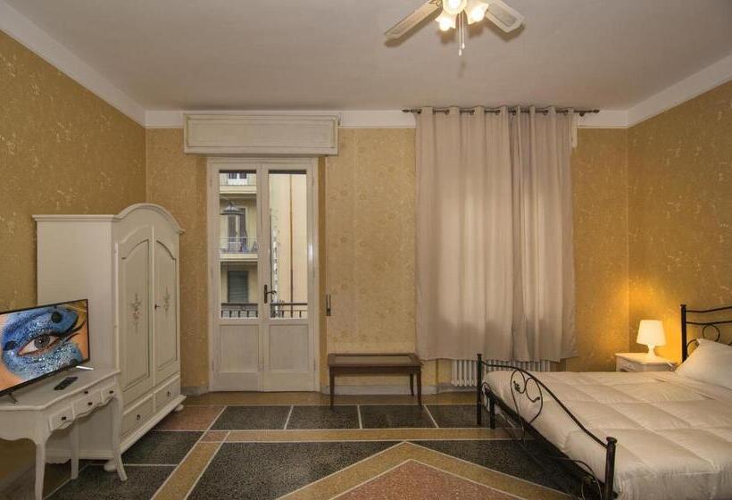 اتاق استاندارد چهارنفره با بالکن, Holiday Pisa Gare