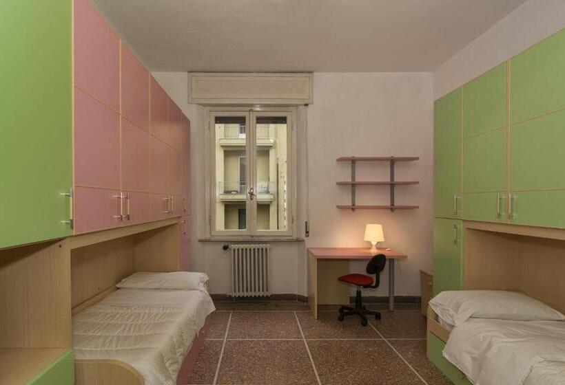 اتاق لوکس خانوادگی, Holiday Pisa Gare