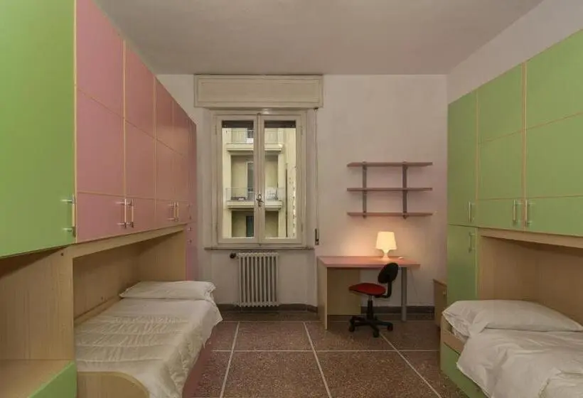 اتاق لوکس خانوادگی, Holiday Pisa Gare
