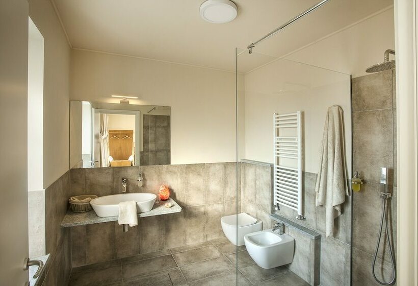 غرفة عائلية, Hemanaire