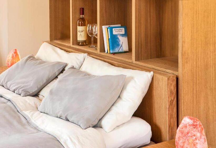 غرفة ديلوكس, Hemanaire