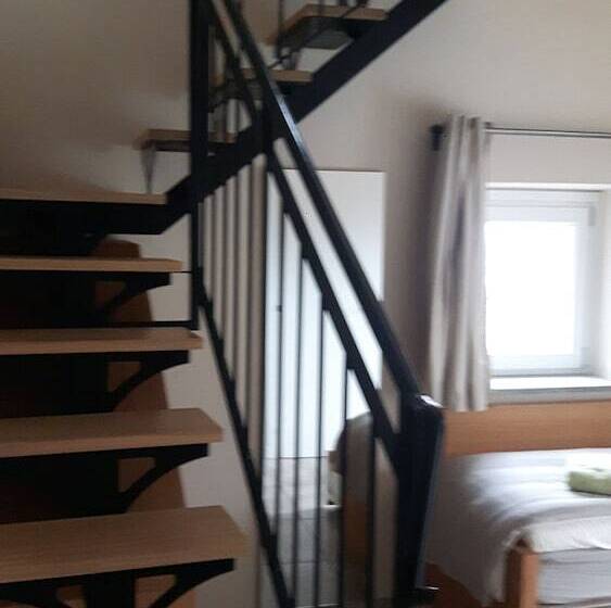 غرفة عائلية, Hemanaire