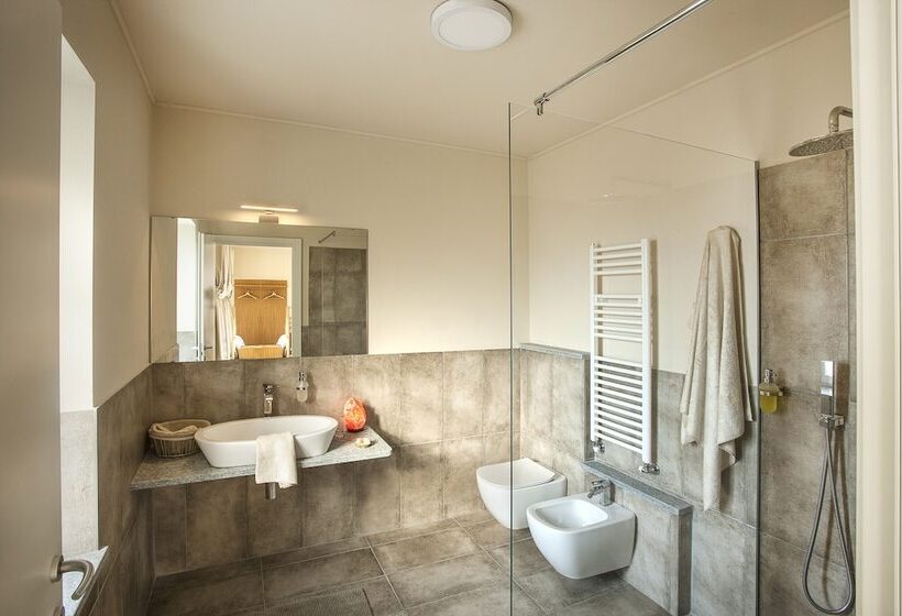 غرفة ديلوكس, Hemanaire