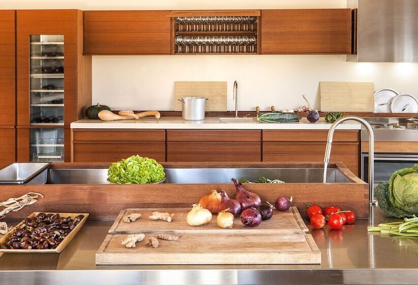 غرفة ديلوكس, Hemanaire