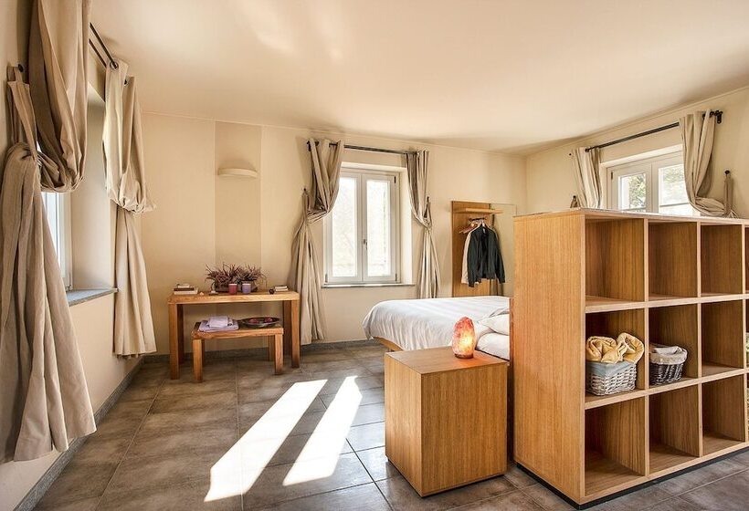 غرفة عائلية, Hemanaire