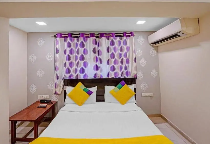 デラックスルーム, Itsy Hotels Aakash,100 Mts From Sardar Patel Stadium