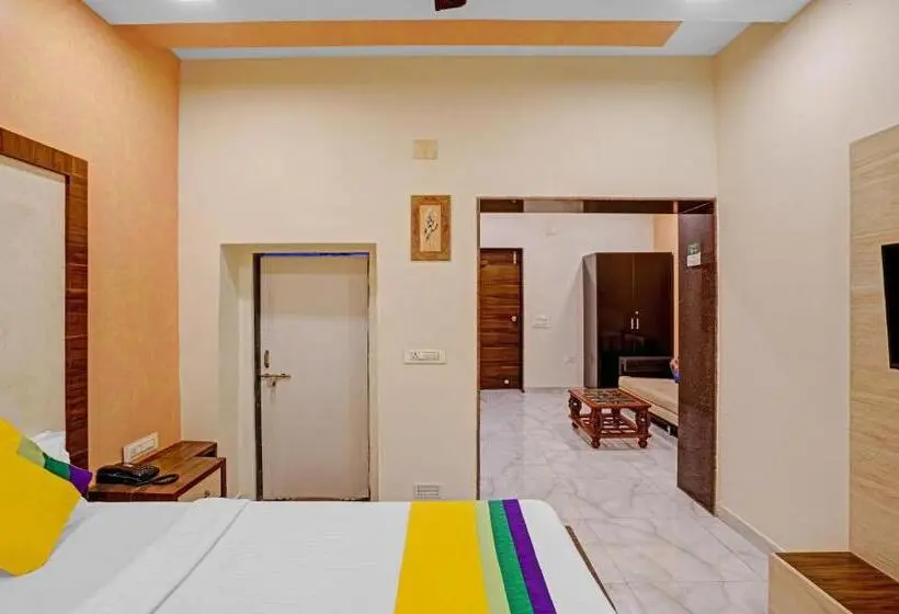 スーペリアールーム, Itsy Hotels Aakash,100 Mts From Sardar Patel Stadium