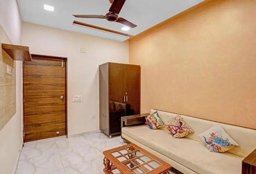 スーペリアールーム, Itsy Hotels Aakash,100 Mts From Sardar Patel Stadium