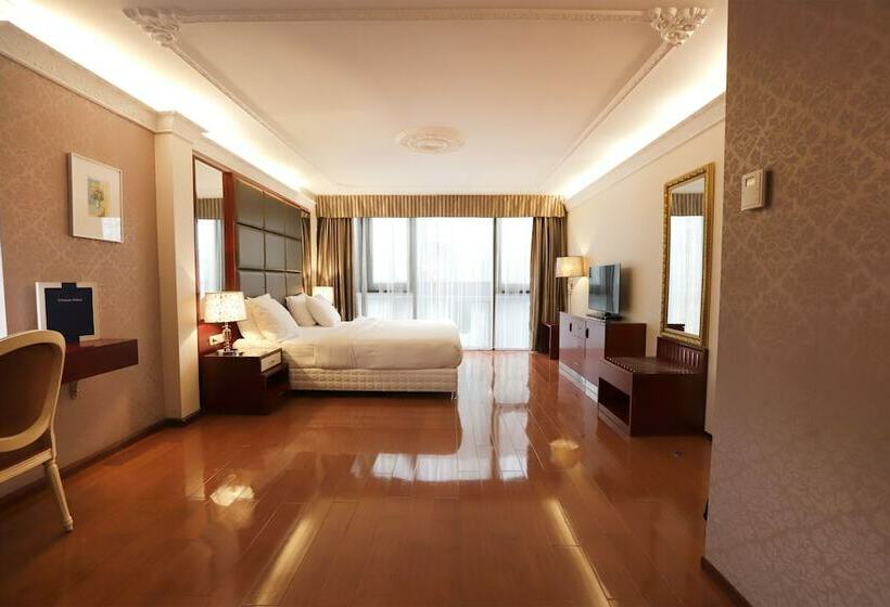 סוויטת ג'וניור, Chasse