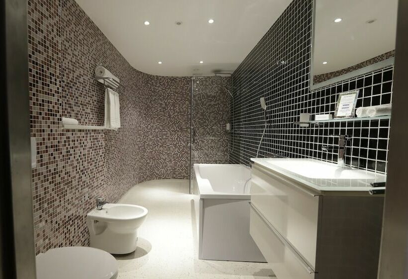 סוויטת ג'וניור, Chasse