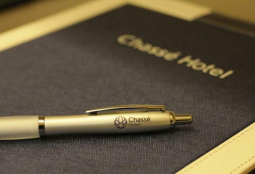 סוויטת ג'וניור, Chasse