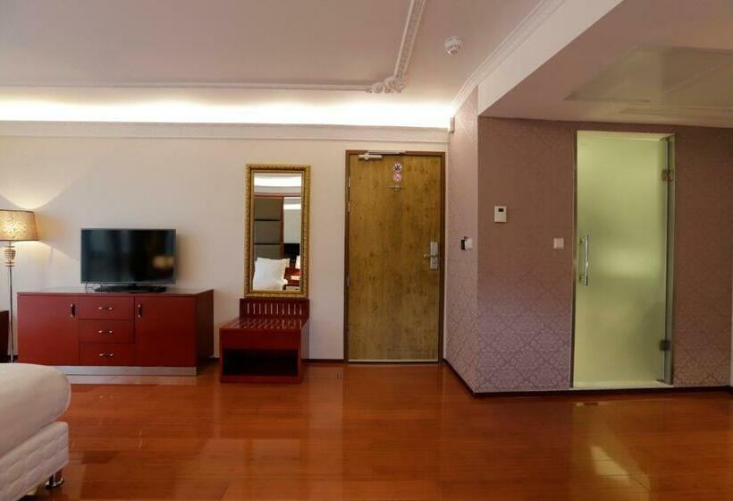 סוויטת ג'וניור, Chasse