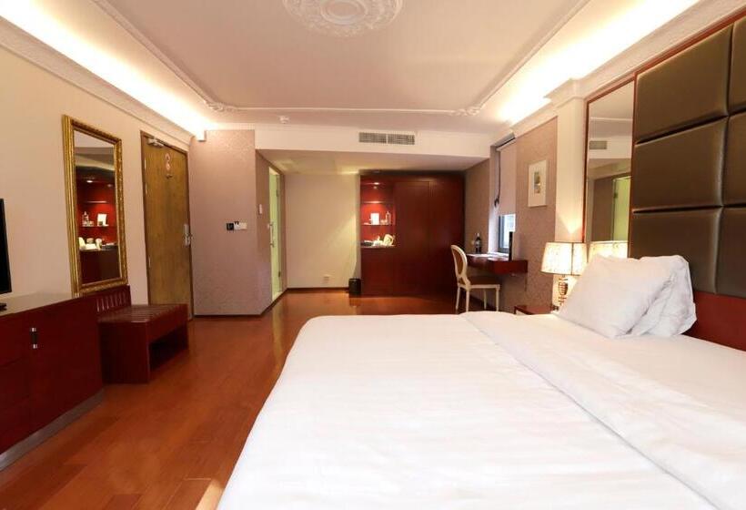 סוויטת ג'וניור, Chasse