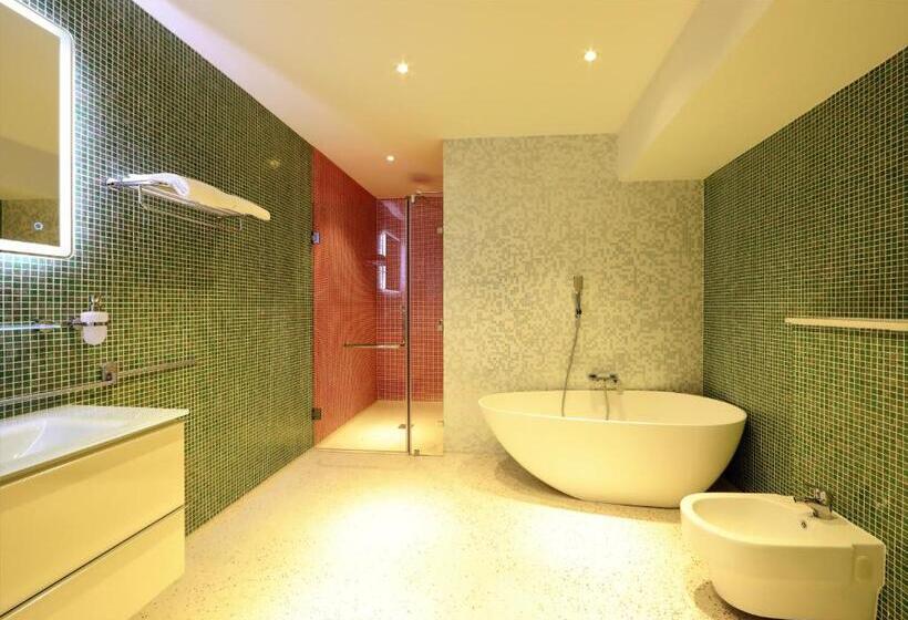 סוויטה דלוקס, Chasse