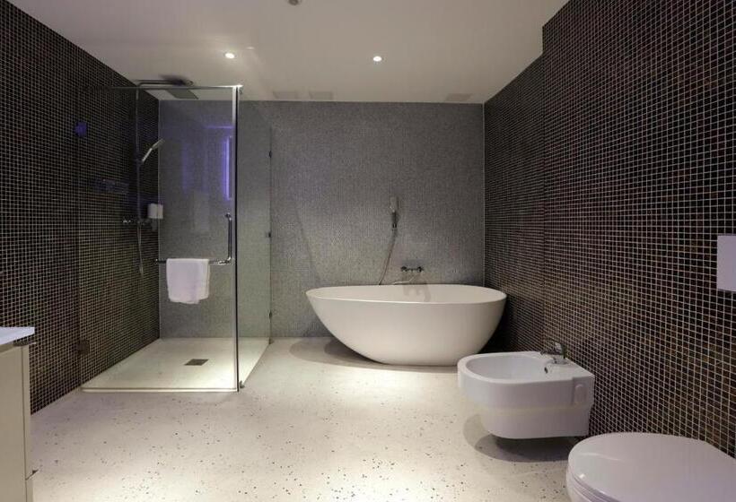 סוויטה דלוקס, Chasse