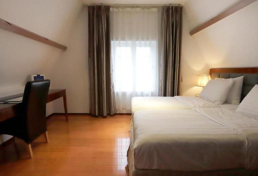 חדר משפחתי דלוקס, Chasse