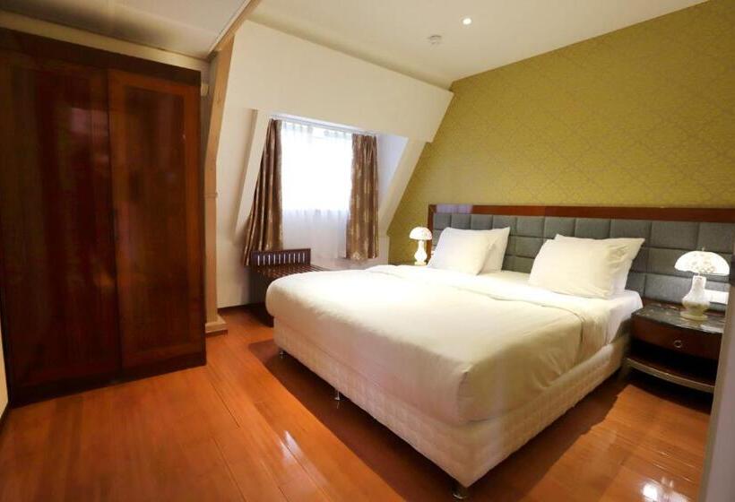 חדר משפחתי דלוקס, Chasse