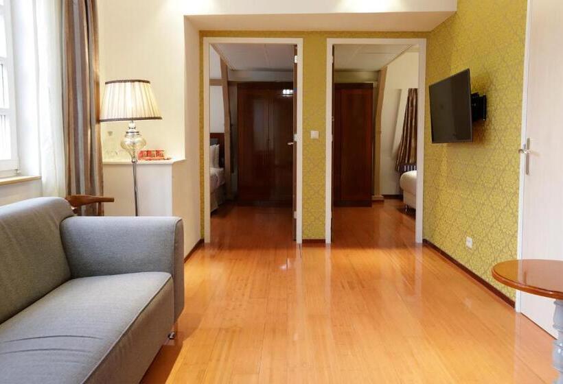 חדר משפחתי דלוקס, Chasse