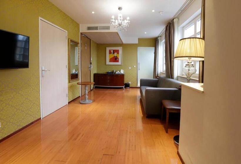 חדר משפחתי דלוקס, Chasse