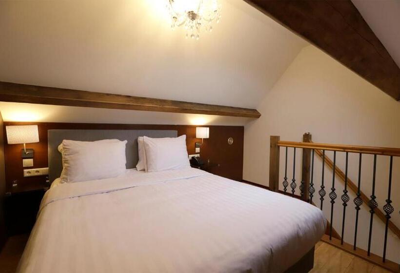 חדר דופלקס, Chasse