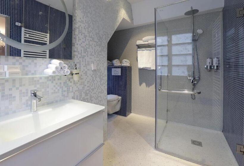 חדר משפחתי דלוקס, Chasse