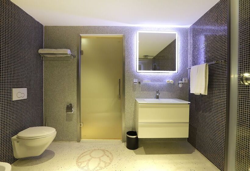 סוויטה דלוקס, Chasse