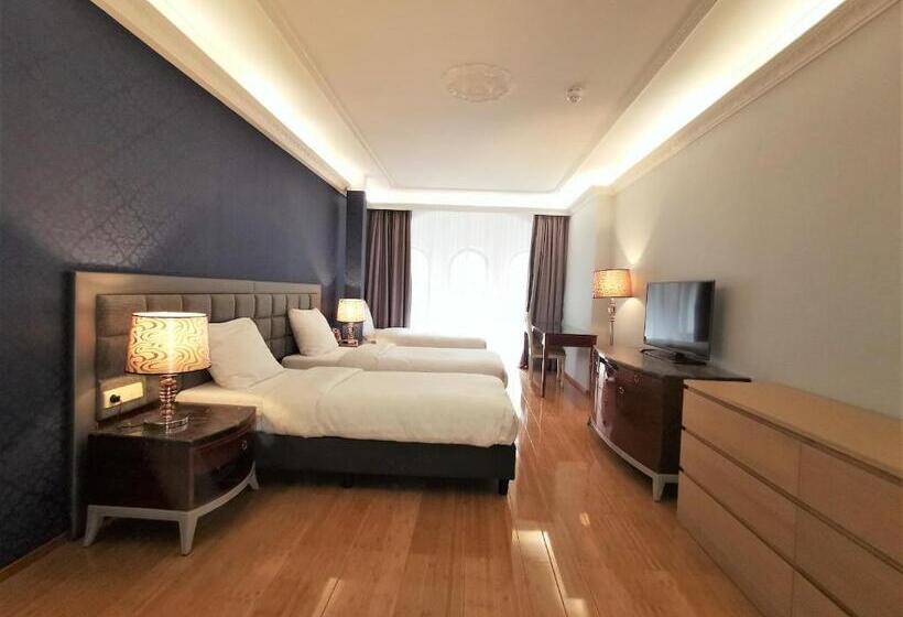 חדר סופריור לשלושה, Chasse